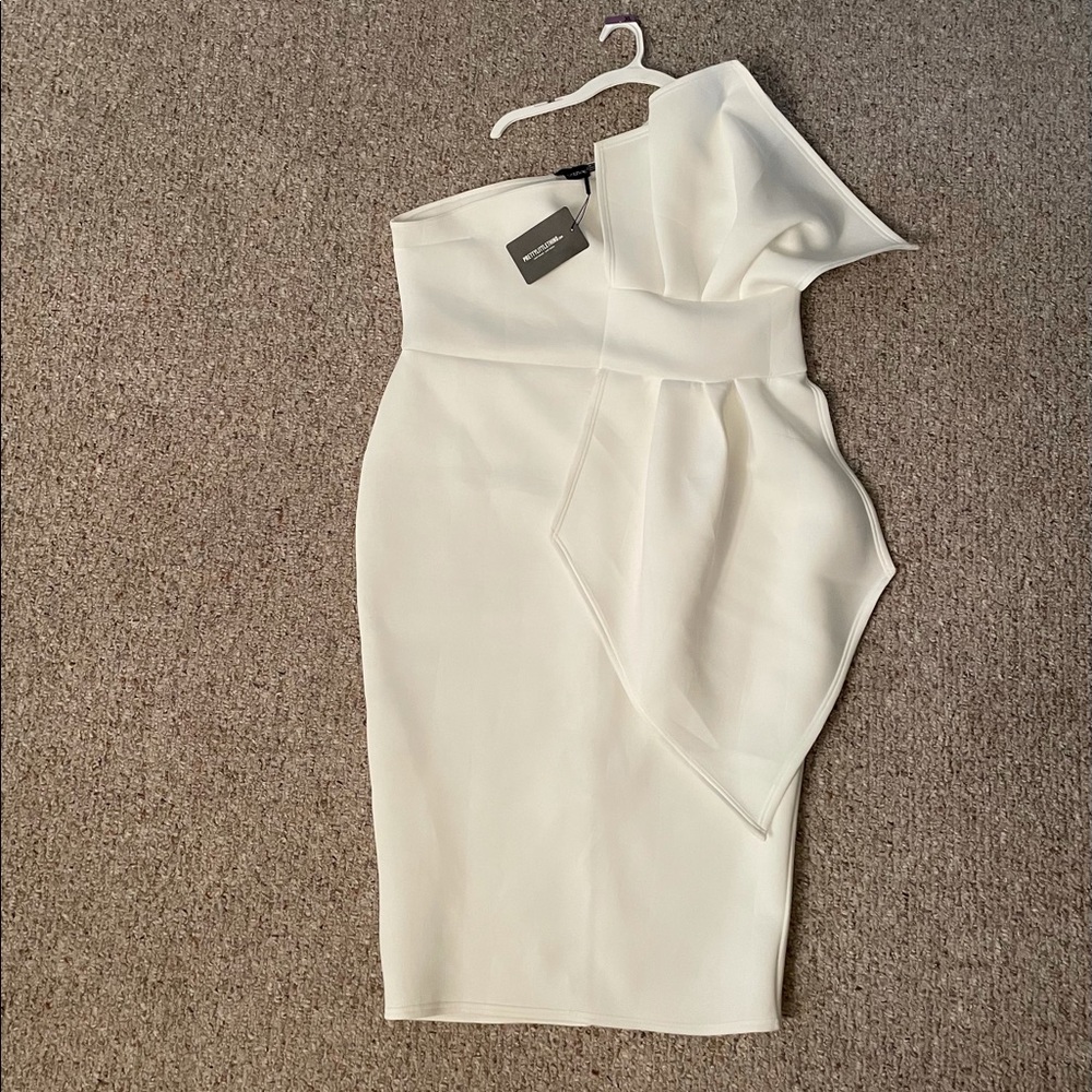 off-white asymmetrical cocktail dress nwot. Serving Sass Swerves & Curves